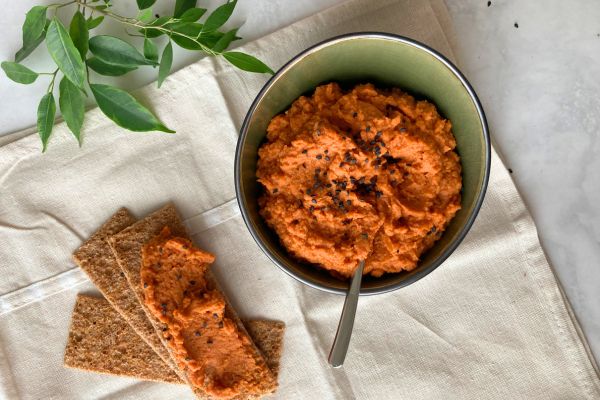 Hummus päikesekuivatatud tomatitega