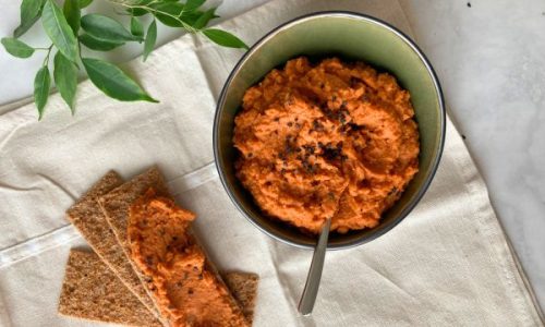 Hummus päikesekuivatatud tomatitega